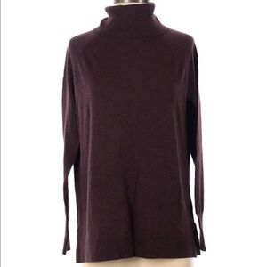 𝅺deep maroon turtleneck
